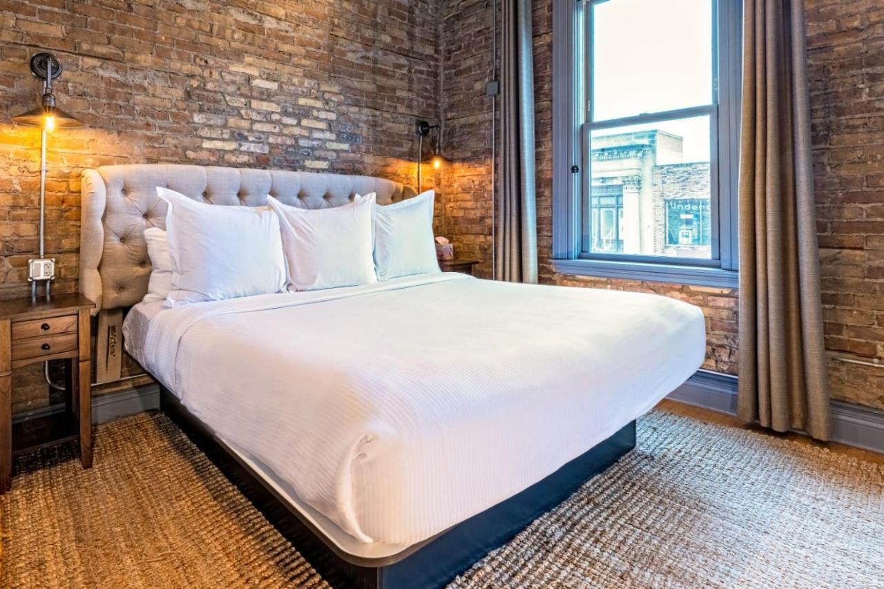 Hip Urban Loft - Small Town Charm - 124 Lofts #1 Apartment *