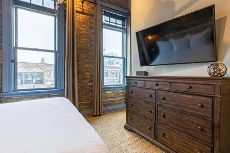 Hip Urban Loft - Small Town Charm - 124 Lofts #1 *