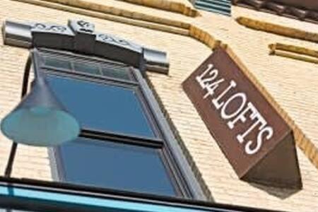 Apartment Hip Urban Loft - Small Town Charm - 124 Lofts #1 West Dundee