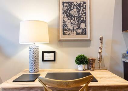 Apartment Hip Urban Loft - Small Town Charm - 124 Lofts #1 *