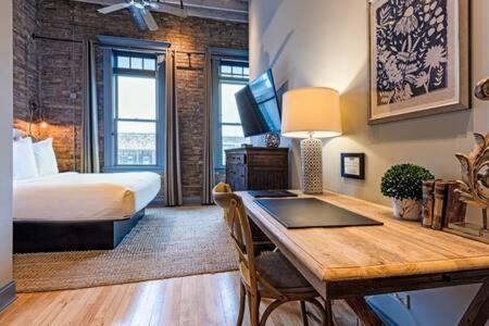 Apartment Hip Urban Loft - Small Town Charm - 124 Lofts #1 West Dundee