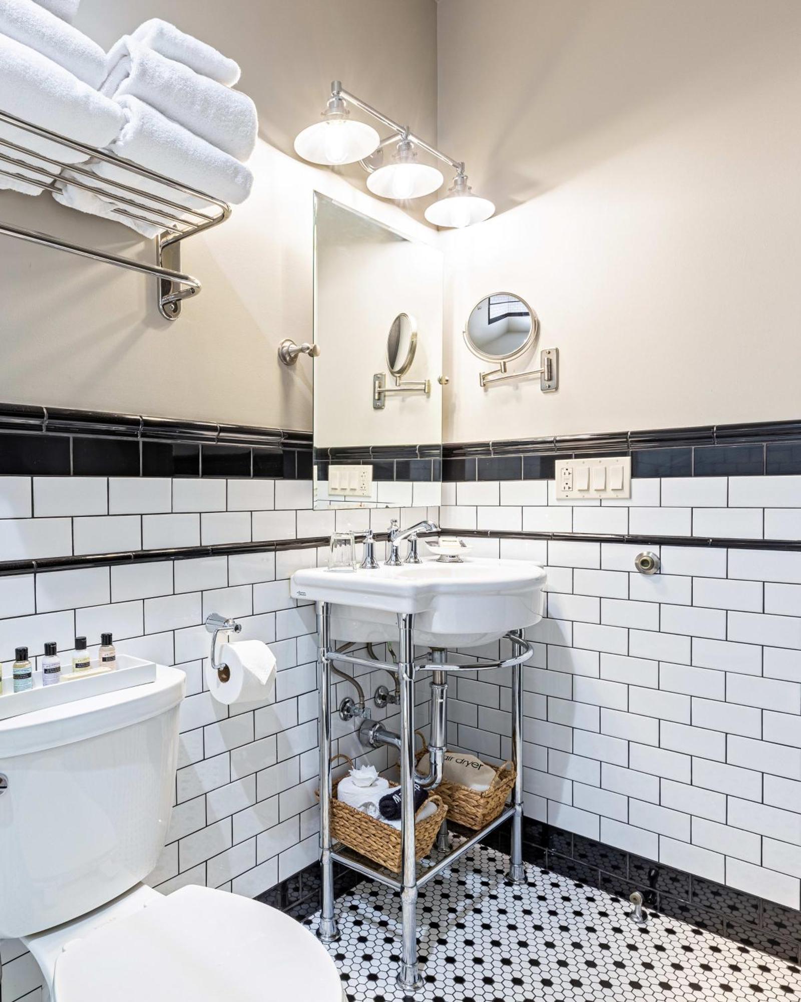 Hip Urban Loft - Small Town Charm - 124 Lofts #1 Apartment